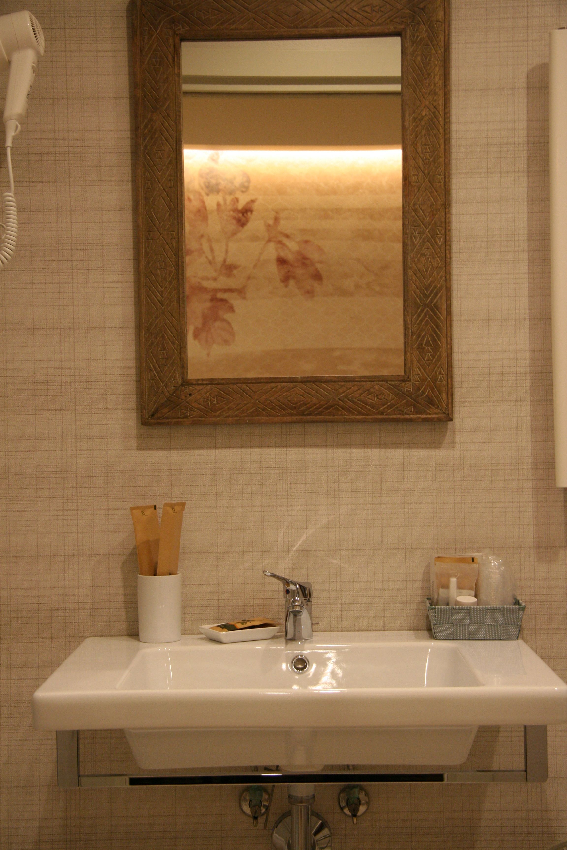 Standard Double Room (5) | Bathroom | Shower, hair dryer, bathrobes, slippers