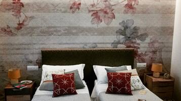 Minibar (mit einigen kostenlosen Artikeln), Zimmersafe, Schreibtisch