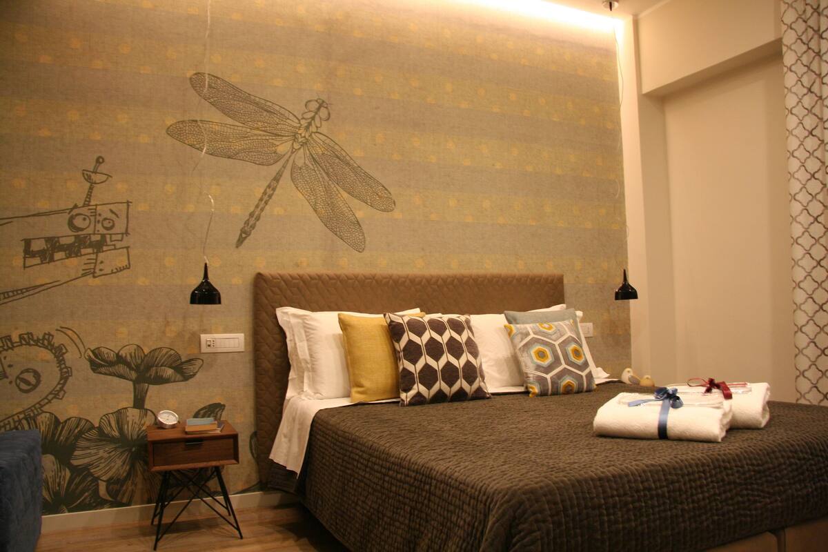 Triple Room (1) | Minibar (some free items), in-room safe, desk, iron/ironing board