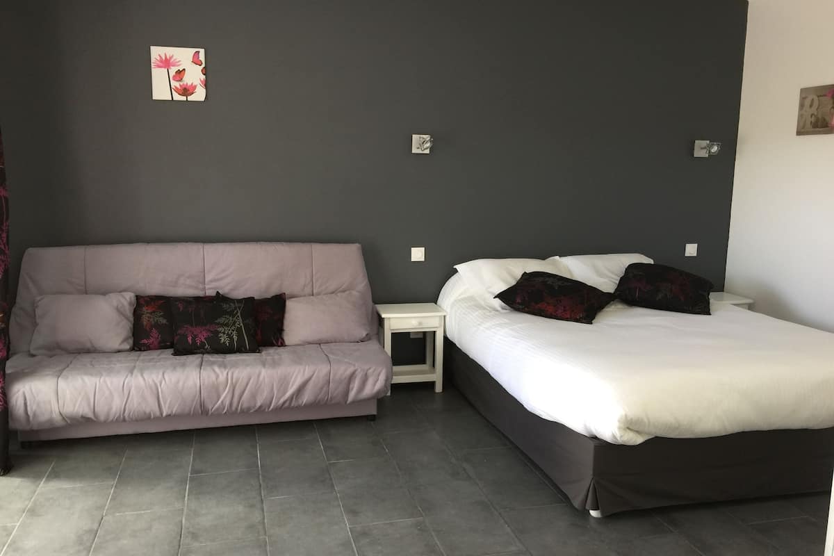 Family Room, 1 Queen Bed with Sofa bed (Zen) | Premium bedding, laptop workspace, soundproofing