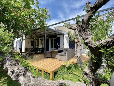 Exterior. Le Mas Du Bijou Bleu