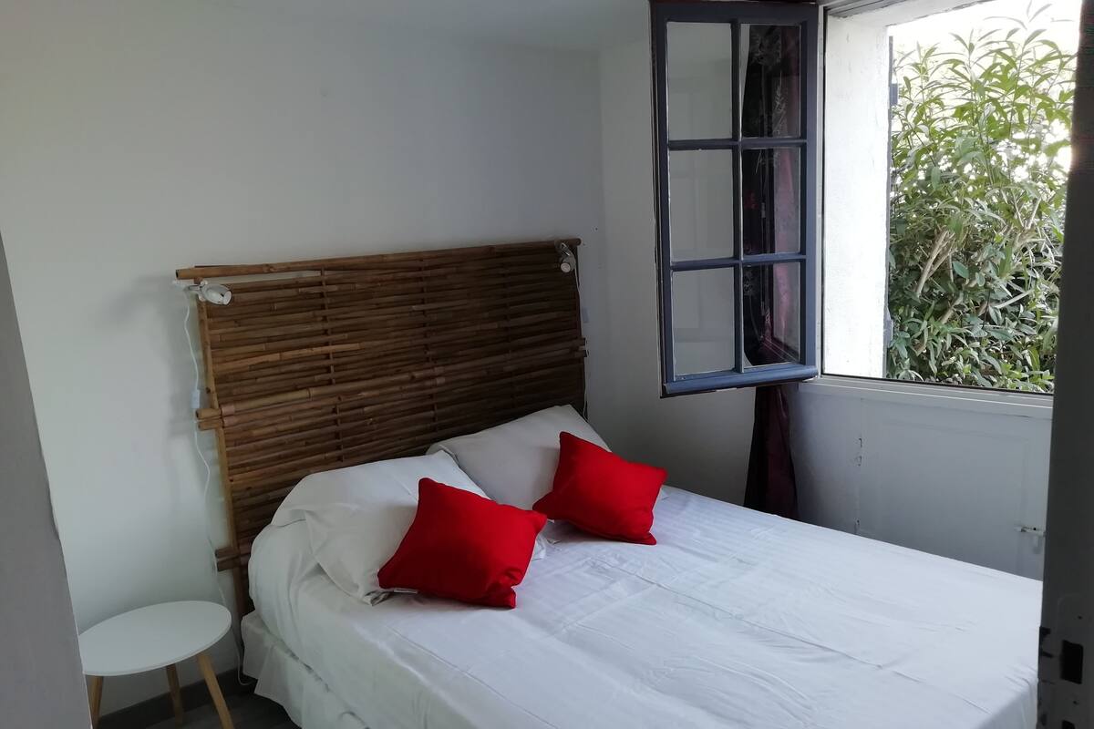 Family Cottage, Multiple Beds | Premium bedding, laptop workspace, soundproofing