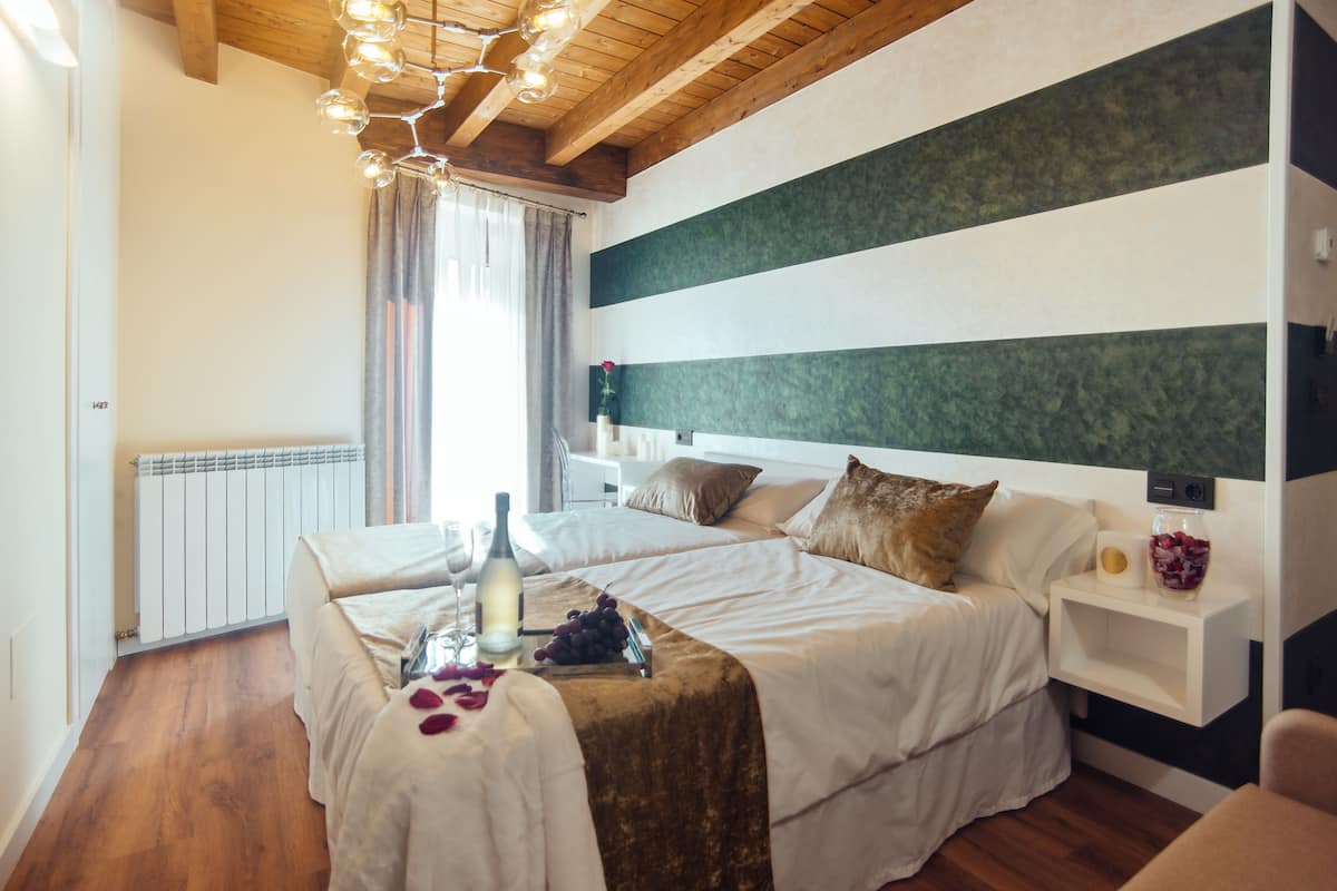 Camera con 2 letti singoli (with extra bed) | Insonorizzazione, Wi-Fi gratuito, lenzuola