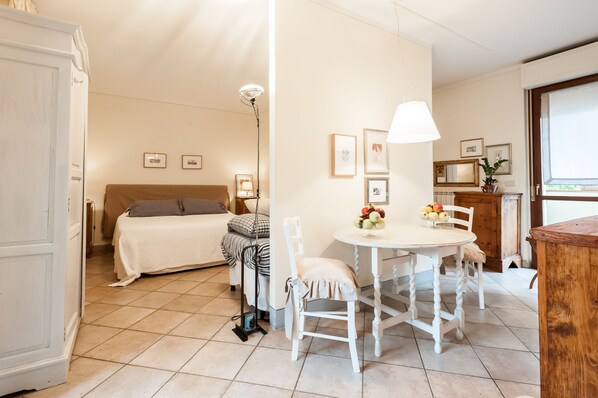 Apartment | Living area | Flat-screen TV - B&B Francesco Redi (Arezzo)