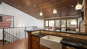 Townhouse, 3 soverom | Eget kjøkken | Kjøleskap, ovn, kaffetrakter/tekoker og brødrister