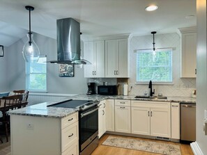 Maison, 3 chambres | Cuisine privée | Cafetière-théière, réfrigérateur, un four, grille-pain