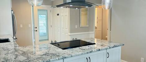 ハウス 3 ベッドルーム | 専用キッチン | 冷蔵庫、オーブン、コーヒー / ティーメーカー、トースター