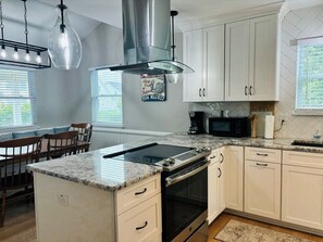 House, 3 Bedrooms | Private kitchen | Coffee/tea maker, fridge, oven, toaster