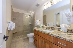 公寓式客房, 1 间卧室 | 浴室 | 吹风机、毛巾、洗发水