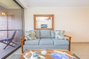 Condo, 1 habitación | Sala de estar | Televisión