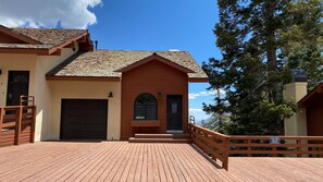Exterior - Bridges Townhome 5 Large, Remodeled Mountain View Townhome with Private Jacuzzi, Steps to Eagle Lodge by RedAwning (Mammoth Lakes)