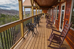Chalet rustique, plusieurs chambres | Terrain de l’hébergement 