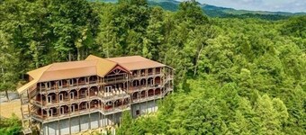 Sycamore Mansion 14 Bedroom Cabin by RedAwning