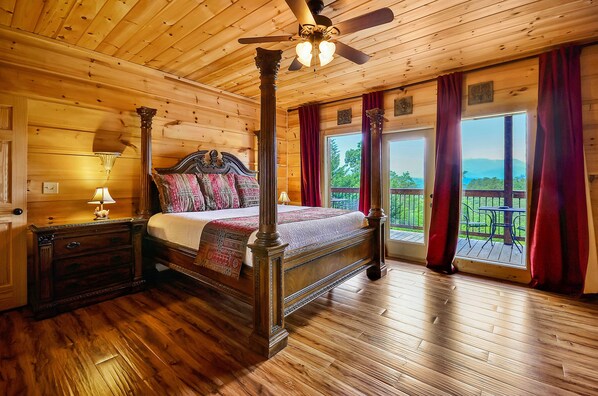 Un dormitorio con paneles de madera, una cama con dosel, una mesita de noche y un ventanal con cortinas.