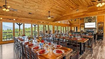 Cabin, Multiple Bedrooms | Dining