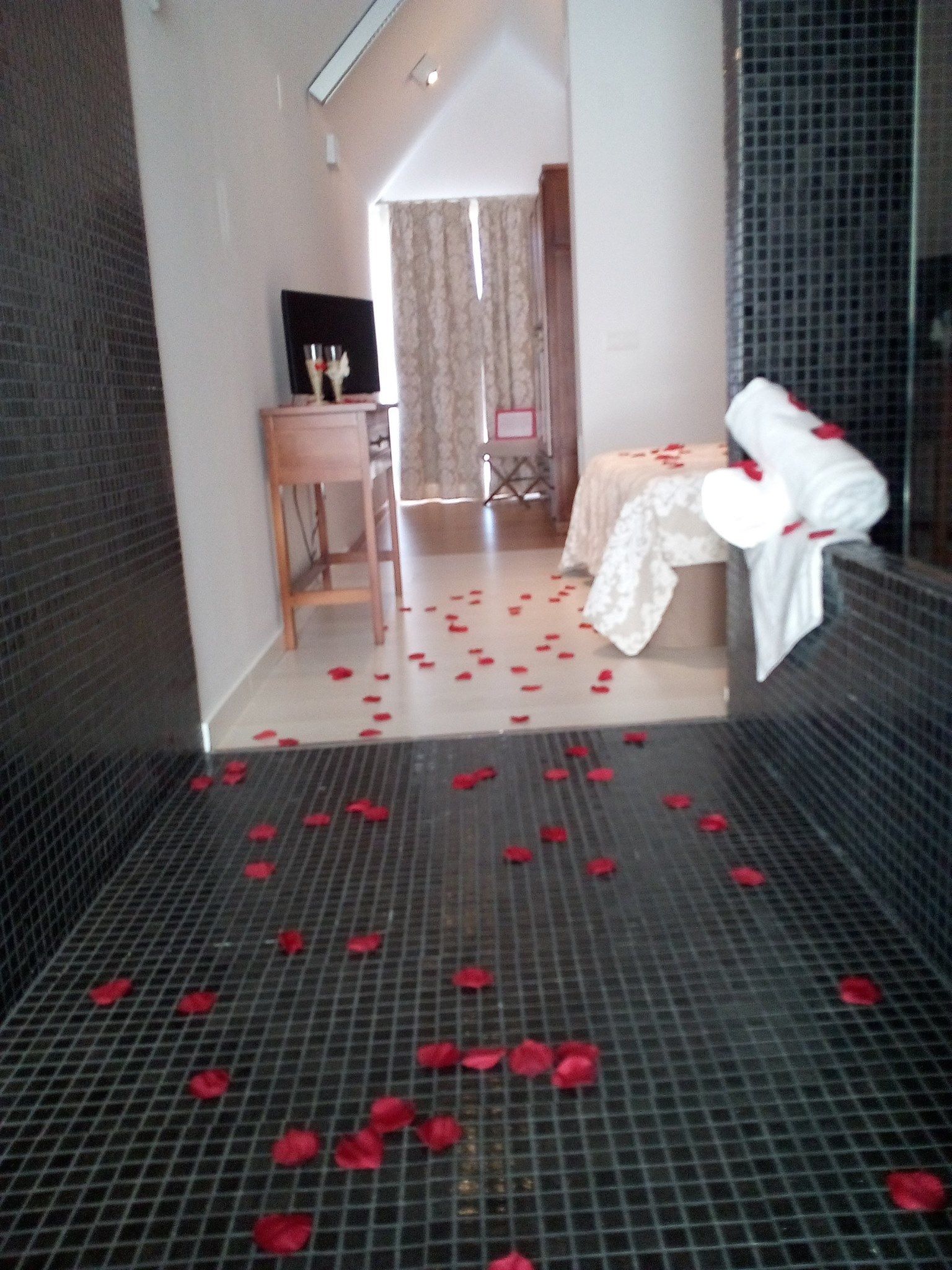 Habitación doble | Baño | Regadera, amenidades de baño gratuitas, secadora de cabello 