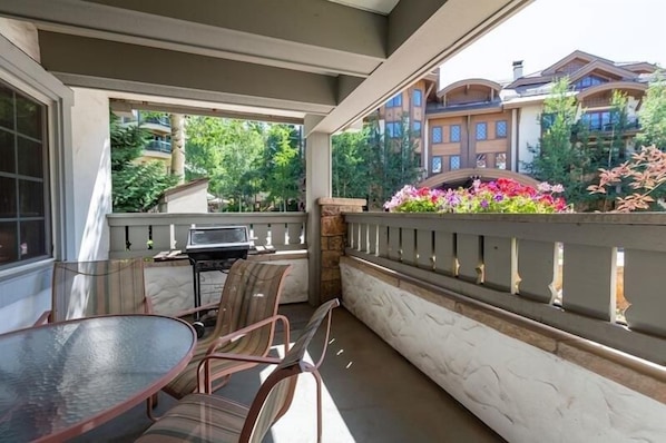 Condo, 2 chambres | Aire de pique-nique/barbecue