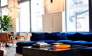 Lobby sitting area - Walker Hotel Tribeca (New York)