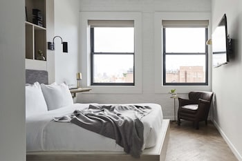 Walker Accessible Queen | In-room safe, blackout drapes, soundproofing, iron/ironing board at Walker Hotel Tribeca