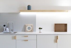 Superior appartement, meerdere bedden | Privékeuken | Een koelkast/vriezer, een magnetron, een oven, een kookplaat