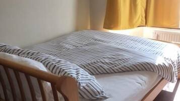 Seprai premium, brankas, meja kerja, dan kedap suara