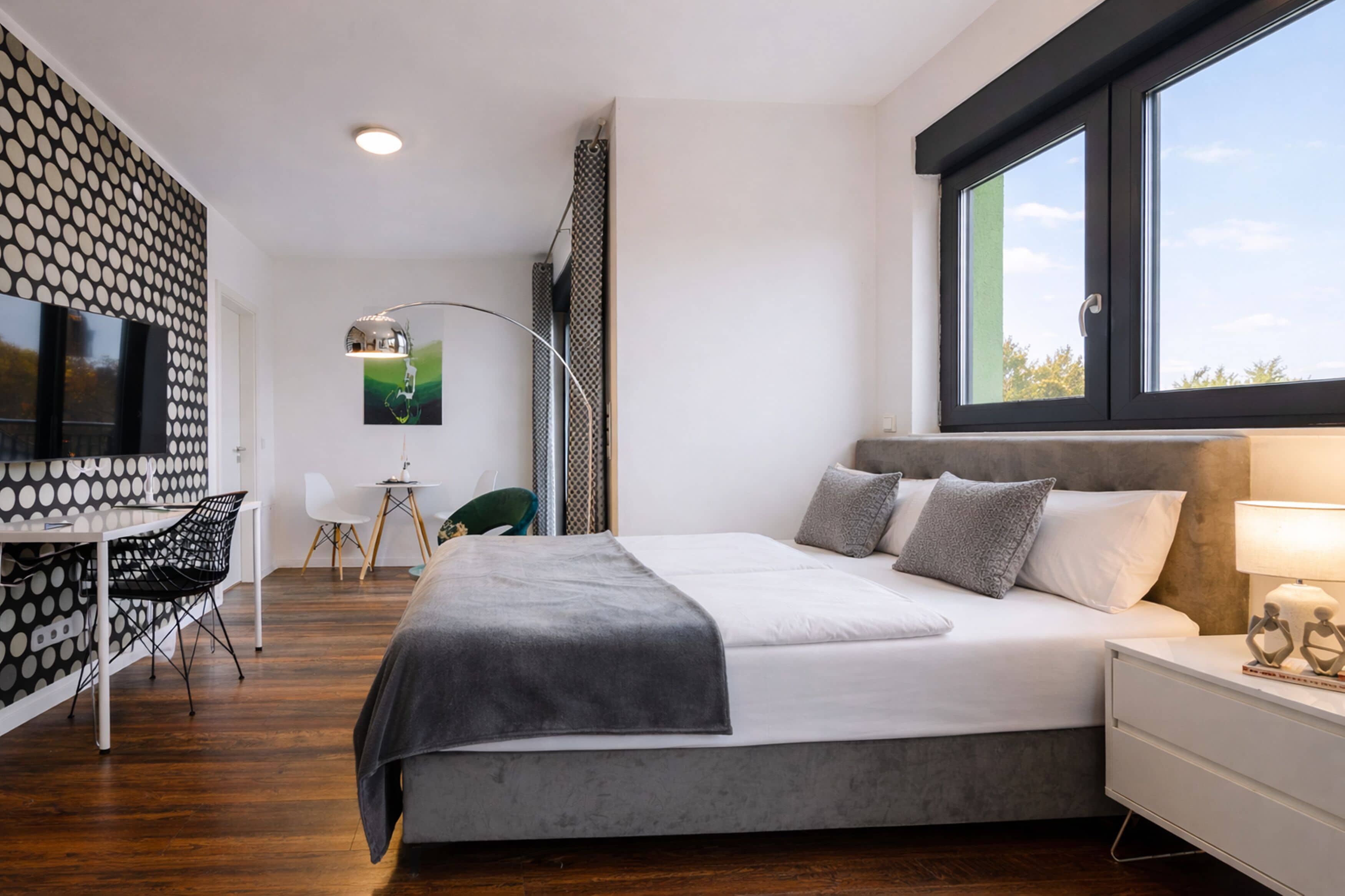 Superior Studio Apartment mit Balkon | 1 Schlafzimmer, Schreibtisch, Bügeleisen/Bügelbrett