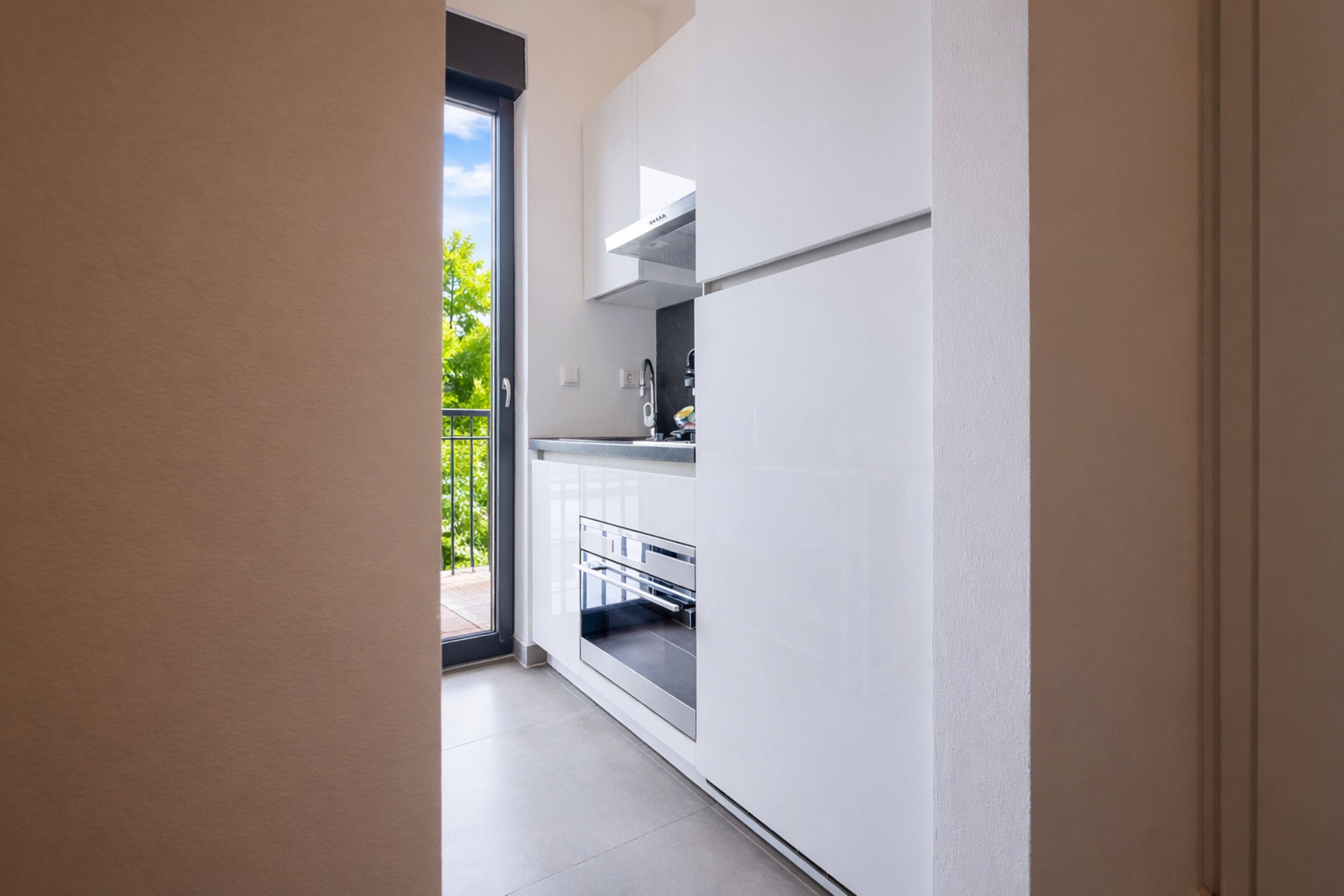 Comfort Studio Apartment with balcony | Private kitchen | Full-sized fridge, microwave, oven, stovetop