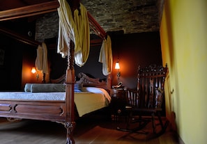 Suite | Cortines opaques, wifi gratuïta i roba de llit