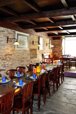 Daily continental breakfast (EUR 5.50 per person)