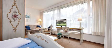 Comfort-Studio, Nichtraucher, Bergblick | Allergikerbettwaren, Zimmersafe, Schreibtisch, schallisolierte Zimmer