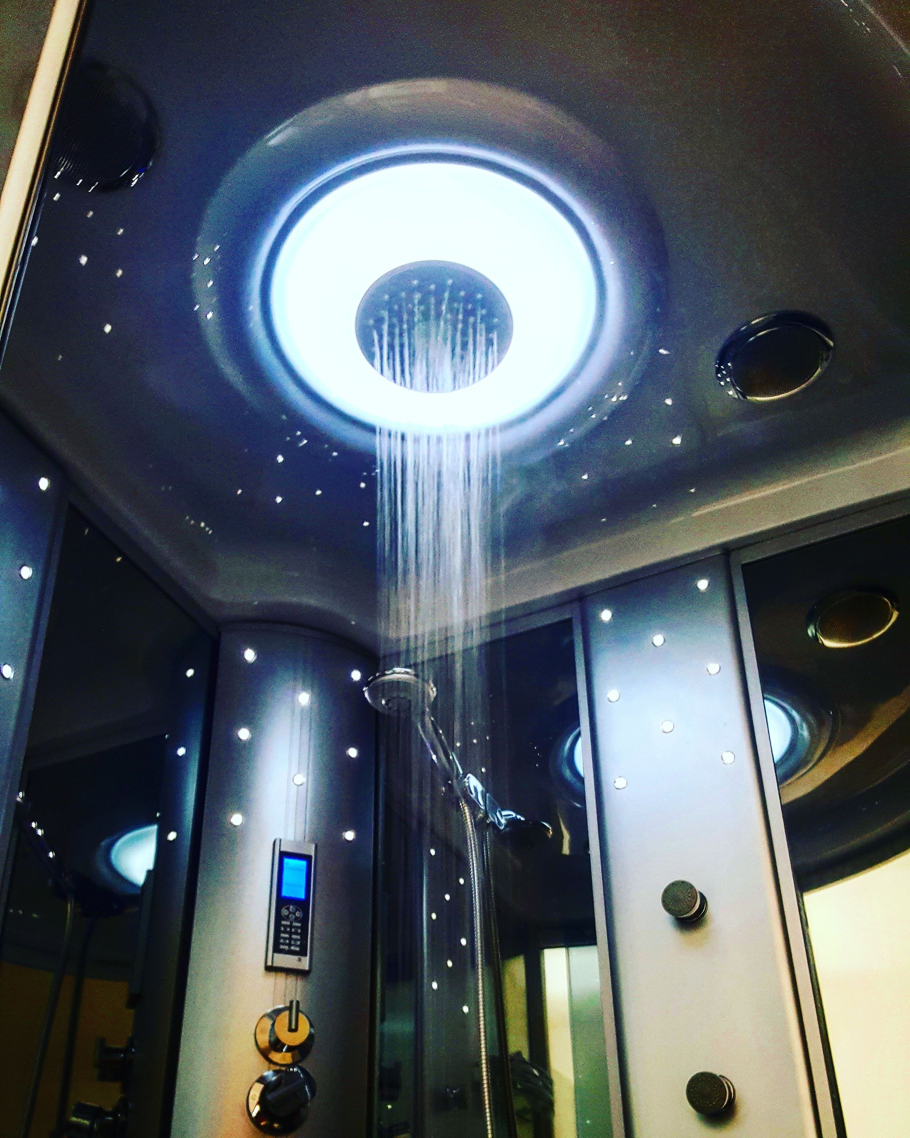Suite Deluxe, bain à remous | Douche de la salle de bain