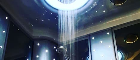 Deluxe-Suite, Whirlpool | Dusche im Bad