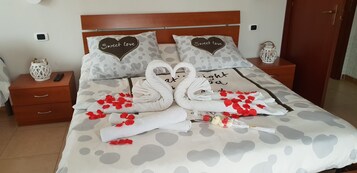 1 yatak odası, kaliteli yatak takımı, minibar 
