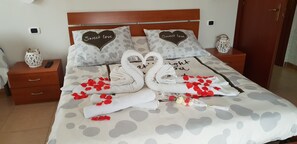 1 bedroom, premium bedding, minibar, free WiFi