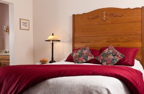 Chambre double, 1 très grand lit (Redbud) | Literie de qualité, décor unique, ameublement unique