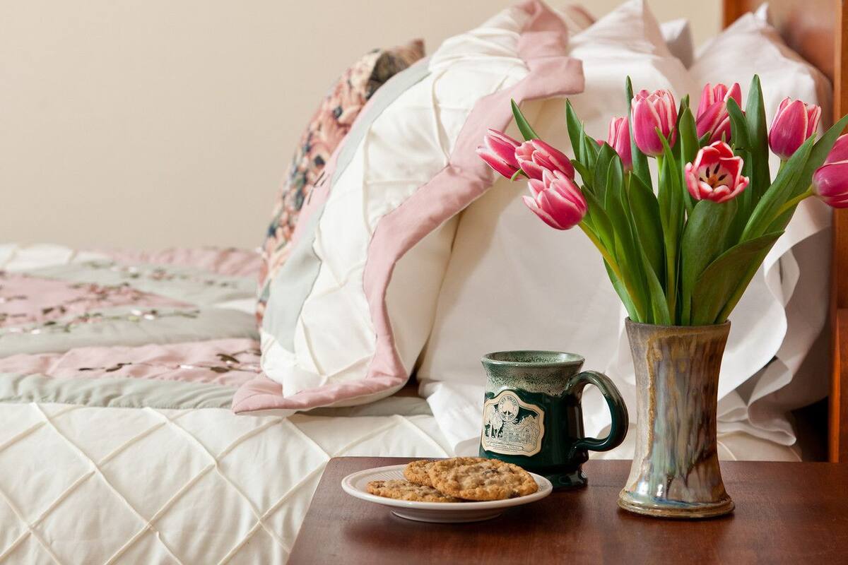Economy Double Room, 1 Queen Bed | Room amenity