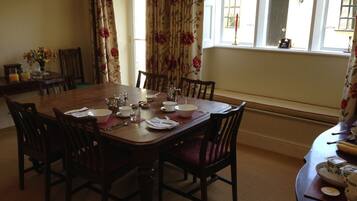 Café da manhã continental grátis todos os dias