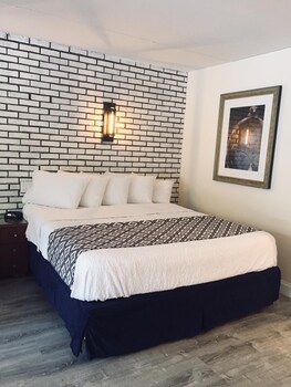 Penn Lodge Hotel & Suites