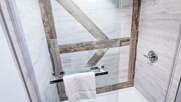 Lower Lodge Suite - King Bed w/ Sofabed | Bathroom