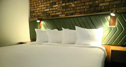 Penn Lodge Hotel & Suites