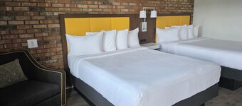 Penn Lodge Hotel & Suites