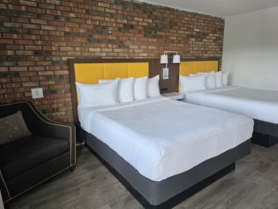 Penn Lodge Hotel & Suites