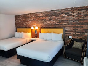 Suite, Two Queen Beds | Blackout drapes, free WiFi, bed sheets - Penn Lodge Hotel & Suites (Feasterville-Trevose)