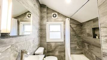 Upper Lodge Suite - King Bed w/ Sofabed | Bathroom | Shower, free toiletries, towels