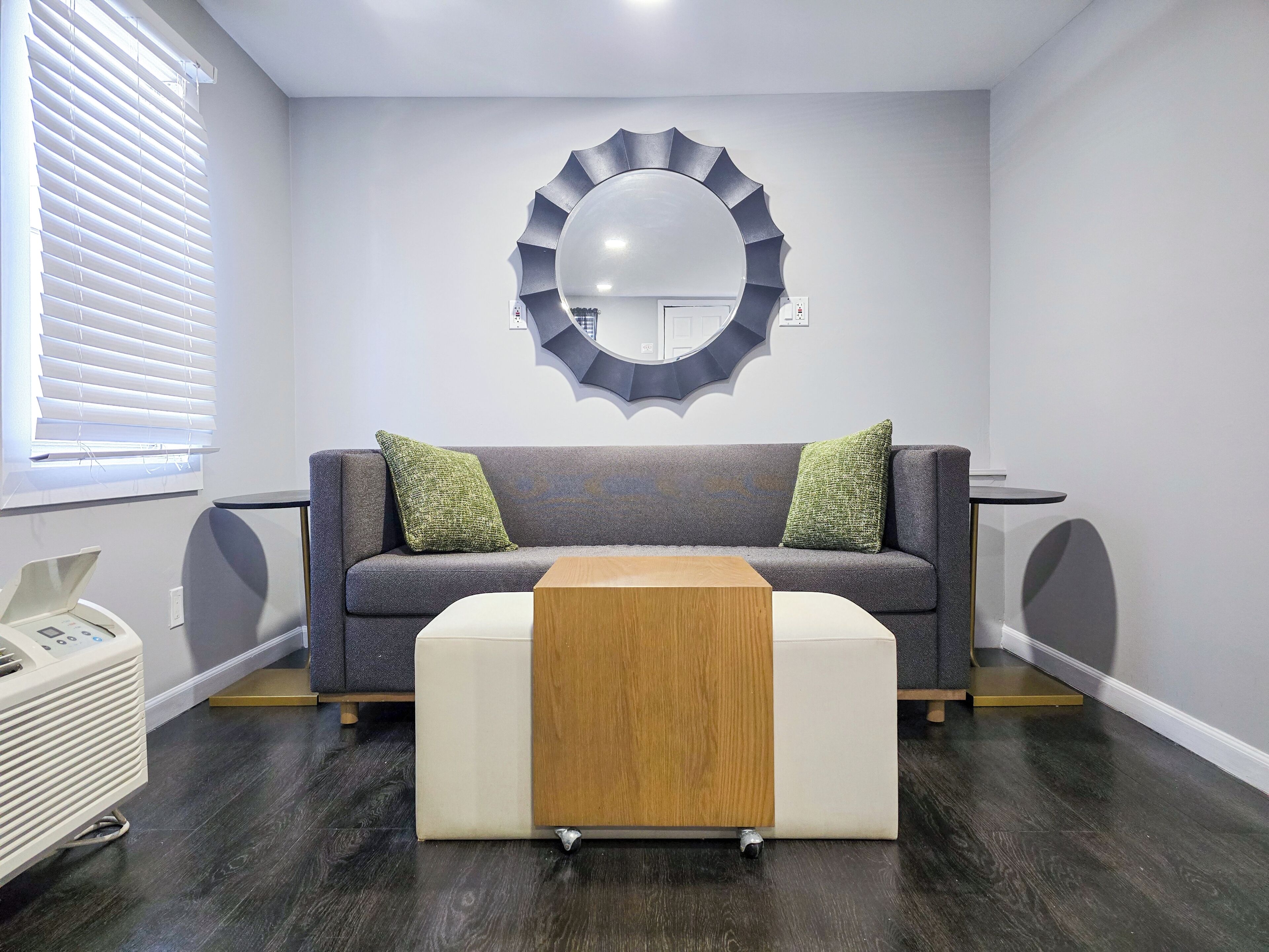 Lower Lodge Suite - King Bed w/ Sofabed | Living area