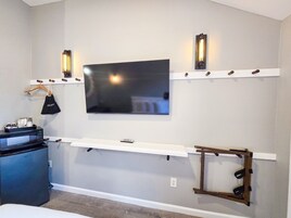 Studio, 1 Queen Bed Suite, Non Smoking | Premium bedding, down comforters, blackout drapes, free WiFi