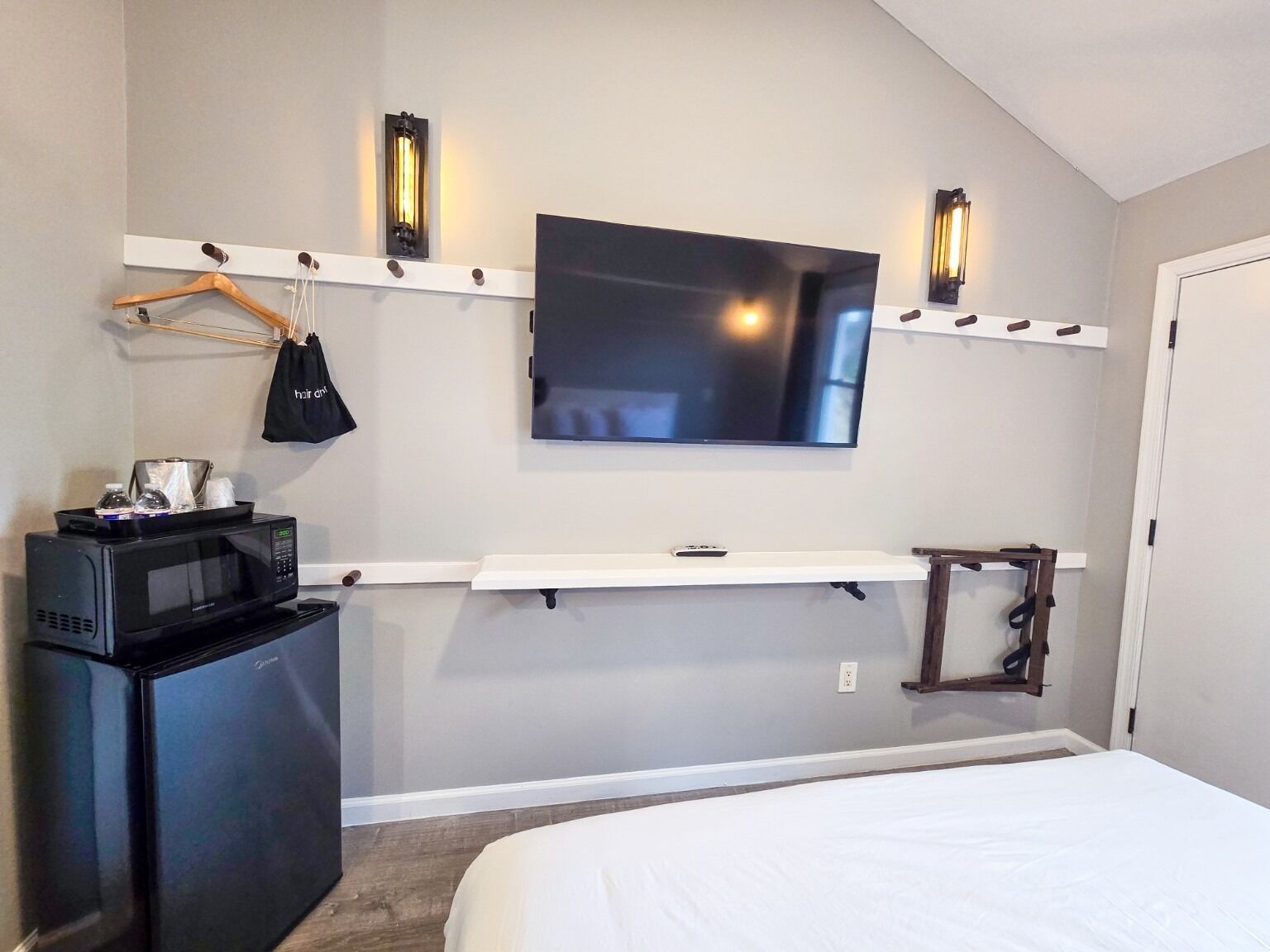 Blackout curtains, free WiFi, bed sheets