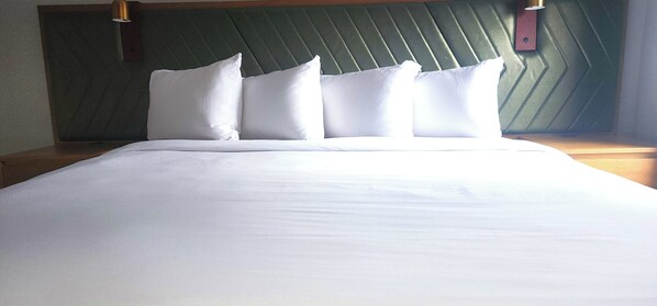 Upper Lodge Suite - King Bed w/ Sofabed | Blackout drapes, free WiFi, bed sheets - Penn Lodge Hotel & Suites (Feasterville-Trevose)