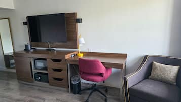 Suite estudio ejecutiva, 1 cama King size | Cortinas blackout, wifi gratis y ropa de cama