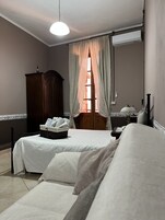 家庭双人房 | 埃及棉床单、高档床上用品、羽绒被、遮光窗帘